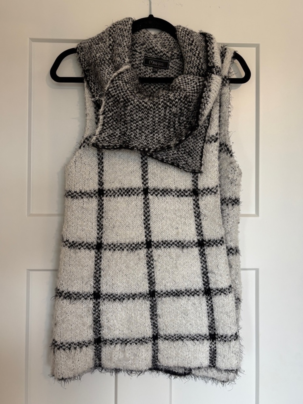 Sleeveless Windowpane Knit Vest Sweater